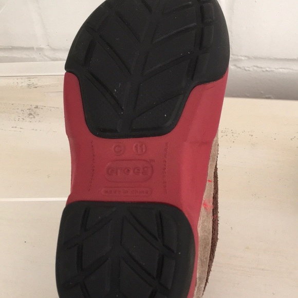 boy dawson crocs outdoor comfy sneakers slip on suede shoes size 11 - Picture 9 of 10